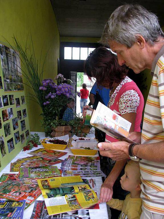 Na takzvané Chalupě zahrádkářů ve Chvalčově se v pondělí 5. července 2010 konala výstava ovoce, květin a drobného zvířectva.