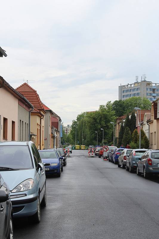 Dlouho očekávaná oprava Stoličkovy ulice je konečně u konce. Na pohodlný průjezd si řidiči museli počkat téměř rok.