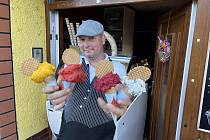 Vyhlášený zmrzlinář Michal Říha vyrábí s manželkou v Pravčicích na Kroměřížsku poctivou italskou zmrzlinu.