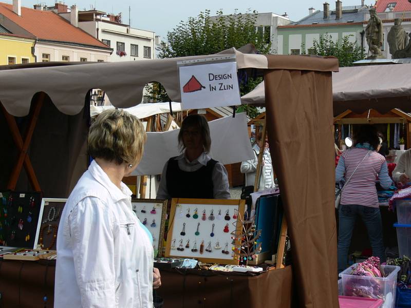 Dne 21. září se na Velkém náměstí v Kroměříži uskutečnil třetí ročník jarmaku ručních prací, šperků a bižuterie.