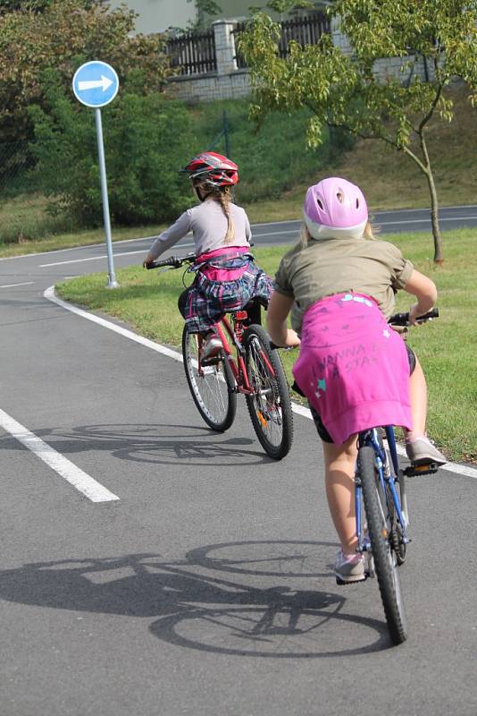 Dopravní hřiště v Kroměříži i letos zahájilo výuku žáků čtvrtých tříd. Děti absolvují kurzy a pak si budou moci udělat třeba průkaz cyklisty.