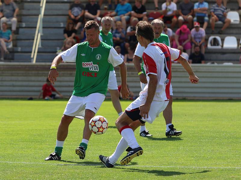 V rámci akce Kanonýři v Kroměříži se v sobotu odpoledne na stadionu Jožky Silného představila řada fotbalových osobností. Snímky z utkání starých gard Hanácké Slavie Kroměříž a Bohemians Praha (v želeném).