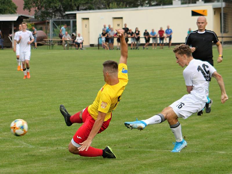 MFK Vyškov (bílé dresy)proti Hanácké Slavii Kroměříž 2:0.