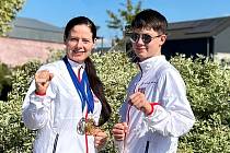Karatistka Ivana Laštůvková získala na mistrovství Evropy titul a dvě stříbra, její syn Igor byl pátý.