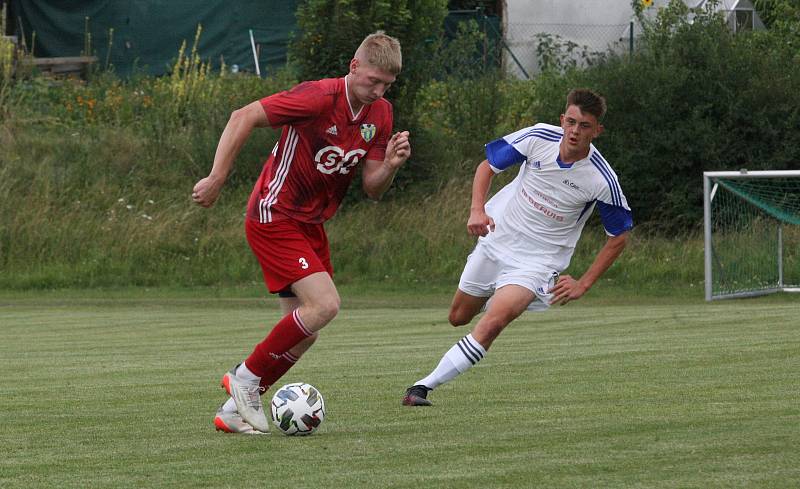 Jubilejní desátý ročník Memoriálu Antonína Vašáka ve Zborovicích ovládli fotbalisté Kvasic (červené dresy).