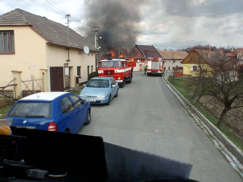 Požár domu v obci Chvalnov na Kroměřížsku.