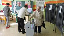Komunální volby začaly v pátek 10. října tradičně ve 14 hodin také na Kroměřížsku.