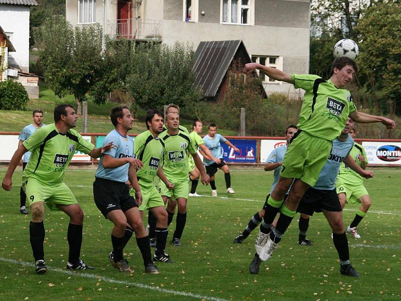 Fotbalisté Míškovic B (v zeleném) vyhráli v Mysločovicích 3:1