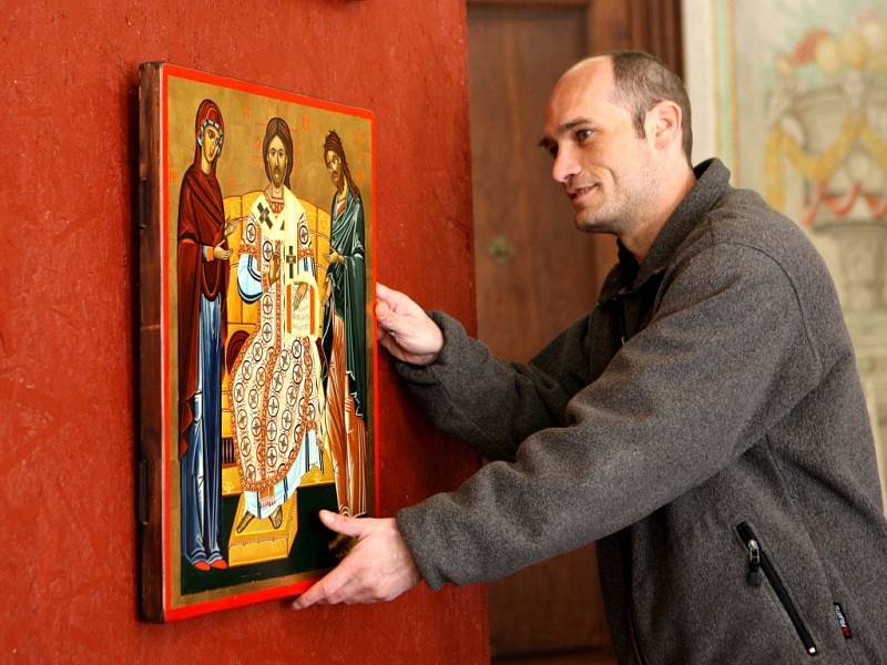 Instalace výstavy Bulharské ikony v Arcibiskupském zámku v Kroměříži.