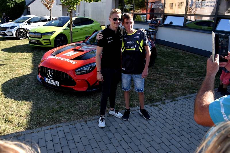 Jezdci rallye potěšili své fanoušky v Holešově.