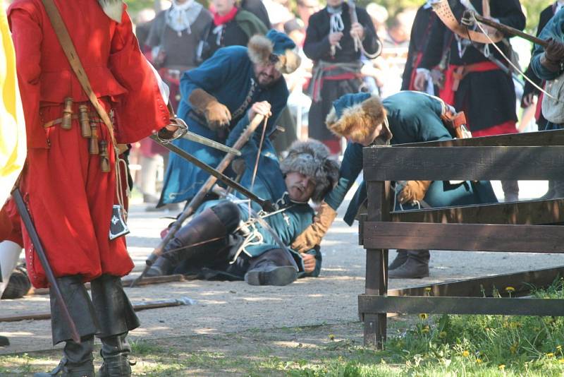 První ročník historického festivalu Holleschau přilákal stovky lidí z celého kraje, mohli tak shlédnout bitvu při ochraně města před polskými vojsky za třicetileté války.