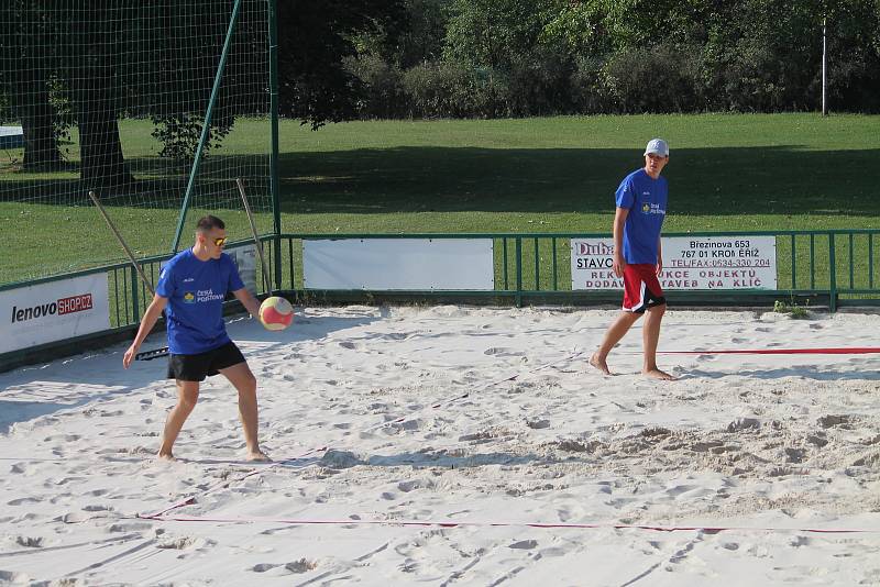 Benefiční turnaj Kola pro Afriku na kroměřížských beachvolejbalových kurtech na Bajdě