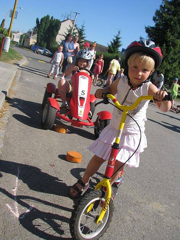 Ve Zborovicích se v sobotu 3. července 2010 konala akce Hurá na prázdniny. Děti mohly opékat špékačky, jezdit na koloběžkách či ve tříkolce, prohlédly si také policejní auta a motorky.