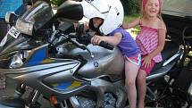 Ve Zborovicích se v sobotu 3. července 2010 konala akce Hurá na prázdniny. Děti mohly opékat špékačky, jezdit na koloběžkách či ve tříkolce, prohlédly si také policejní auta a motorky.