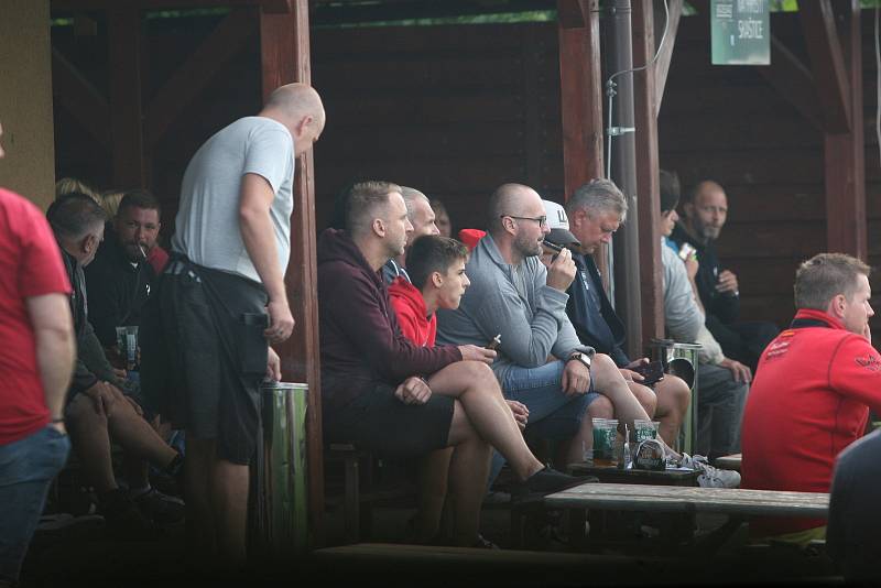 Divizní fotbalisté Skaštic (v zeleném) v úvodním kole skupiny E doma smolně podlehli Vsetínu 0:1. Jediná branka padla v samém závěru duelu.