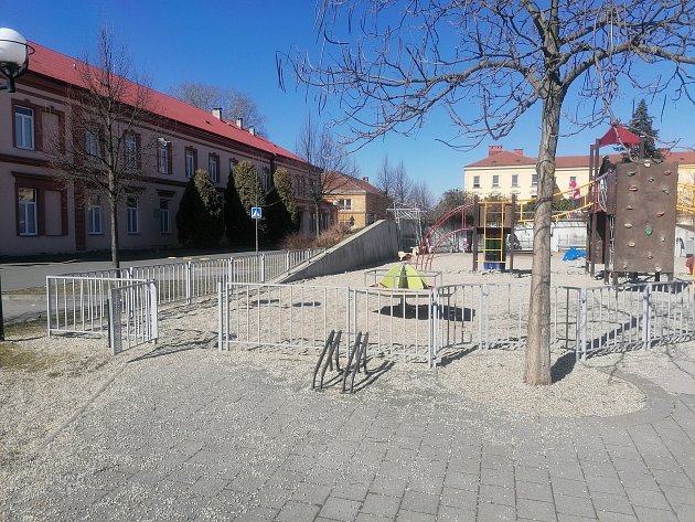 Dětská hřiště v Kroměříži za tvrdého lockdownu.