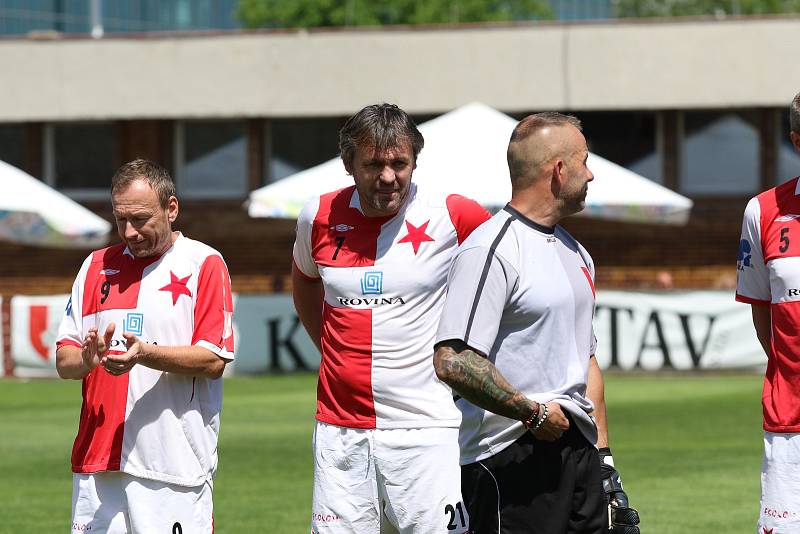 V rámci akce Kanonýři v Kroměříži se v sobotu odpoledne na stadionu Jožky Silného představila řada fotbalových osobností. Snímky z utkání starých gard Hanácké Slavie Kroměříž a Bohemians Praha (v želeném).