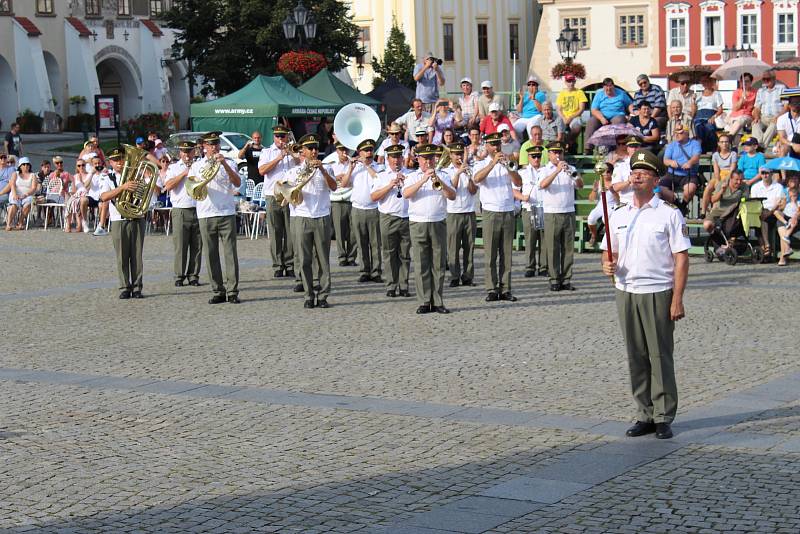 Mezinárodní festival vojenských hudeb na Velkém náměstí v Kroměříži 2019