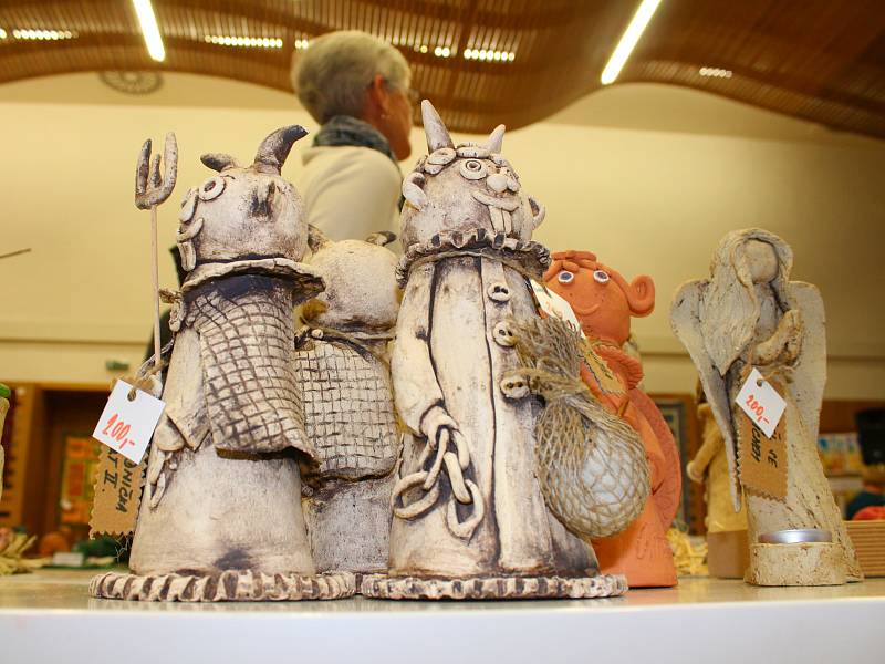 V neděli 26. února 2017 se v Domě kultury ve Zdounkách konala vernisáž výstavy tvůrčích prací Tvoření Zdounky. Potrvá do 5. března.