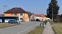 Pačlavice se nachází asi 17 kilometrů jihozápadně od Kroměříže, na samé hranici Zlínského kraje. Pod Pačlavice spadají také Pornice a Lhota.