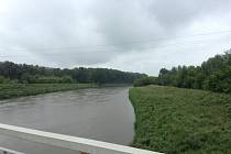 Řeka Morava, která se v Kvasicích vylila hned několikrát, má zatím běžný stav.