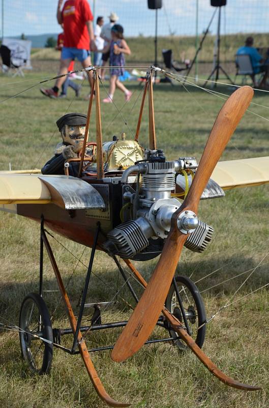 VELKOLEPÁ PODÍVANÁ. Na Letošní Čmelák model show dorazily opravdové skvosty.