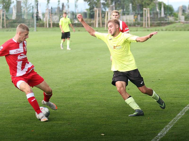 Divizní fotbalisté Skaštic (v zeleném) v úvodním kole skupiny E doma smolně podlehli Vsetínu 0:1. Jediná branka padla v samém závěru duelu.