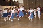 Vystoupení dětských souborů na folklórním bále v Bystřici pod Hostýnem.