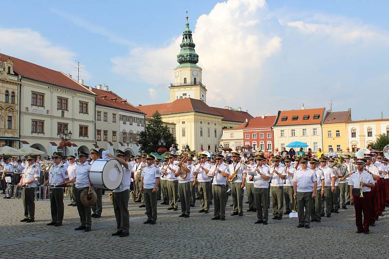 Mezinárodní festival vojenských hudeb na Velkém náměstí v Kroměříži 2019