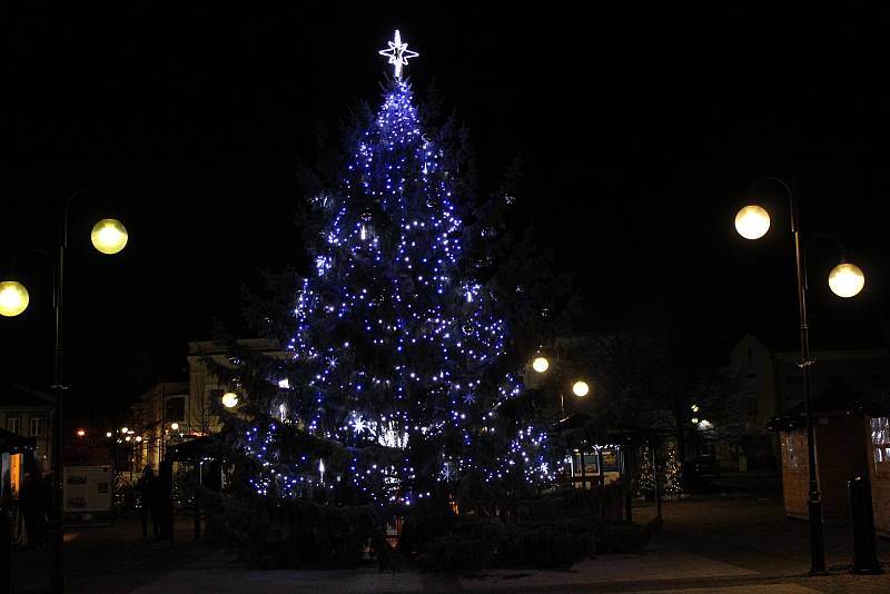 Vánoční strom v Holešově.