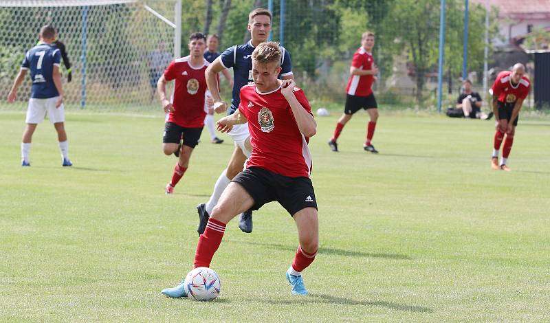 Fotbalisté Záhlinic (v červeném) ve 2. kole okresního přeboru OFS Kroměříž doma nestačili na Němčice, kterým podlehli 2:4.