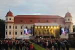 První den Holešovské Regaty patřil legendám jako jsou skupiny Katapult, nebo Olympic. Skupina Petra Jandy na festivalu dokonce oslavila své pětapadesáté narozeniny.