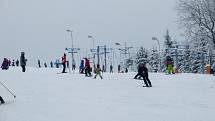 Ochlazení na přelomu roku pomohlo ski areálům v regionu, například na Stupavě se tak první víkend roku 2016 už lyžovalo.