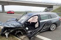 Nehoda dvou aut uzavřela v sobotu dálnici D1 u Hulína ve směru na Ostravu.