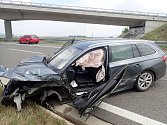 Nehoda dvou aut uzavřela v sobotu dálnici D1 u Hulína ve směru na Ostravu.