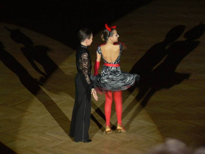 V Domě kultury v Kroměříži se v pondělí 17. prosince konala přehlídka tanečního klubu Gradace. Tanečníci předvedli své umění plnému společenskému sálu.  