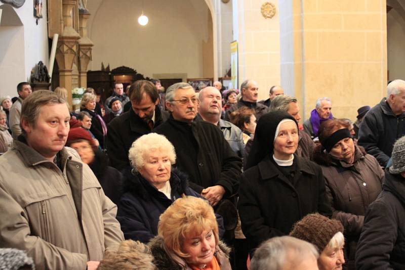 Slavnostní poutní mše se konala v pátek v chrámu svatého Mořice v Kroměříži. Přišli poutníci z blízkého okolí i zahraniční hosté.