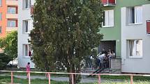 Policisté prohledávají dům v kroměřížské  Albertově ulici, který je mezi lidmi známý také jako Děvín. 12. 5. 2022