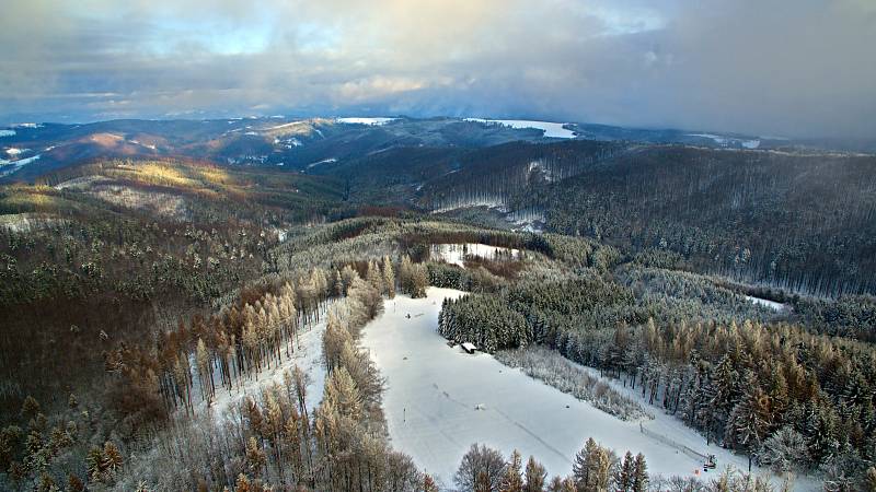 Zasněžený  Tesák a Hostýnské vrchy. 29.1.2020