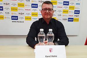 Sportovní manažer Hanácké Slavie Kroměříž Karel Heinz na tiskové konferenci.