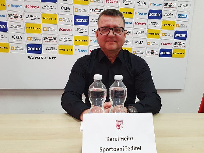 Sportovní manažer Hanácké Slavie Kroměříž Karel Heinz na tiskové konferenci.