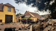 Odklízecí práce po explozi v rodinném domě v Koryčanech na Kroměřížsku