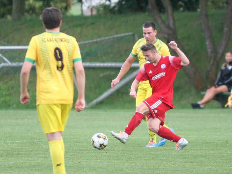 Fotbalisté Zborovic B (v červeném) ovládli 1. kolo III. třídy OFS Kroměříž v Bezměrově, kde porazili domácí 4:0.