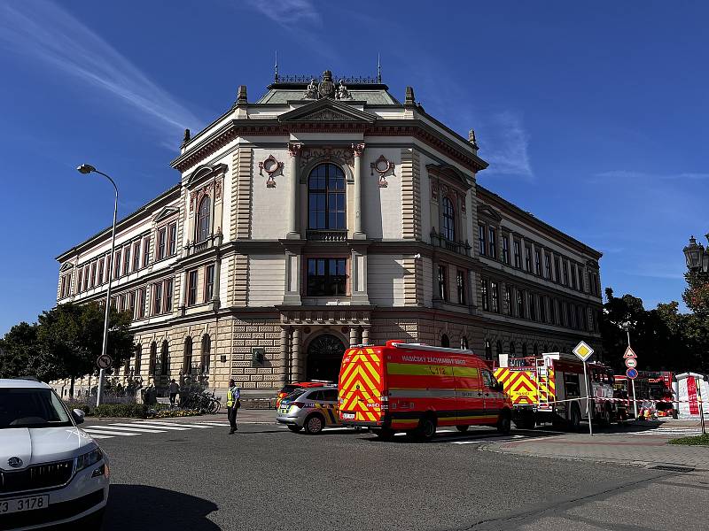 Na kroměřížském gymnáziu unikla chemická látka. Z budovy byli všichni evakuováni.