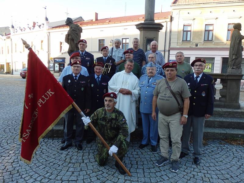 Holešovští výsadkáři si připomenuli srpnové události před 52 lety.