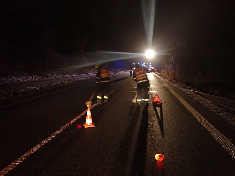 Dopravní nehoda před obcí Hlinsko pod Hostýnem si v pátek vyžádala jedno lehké zranění.