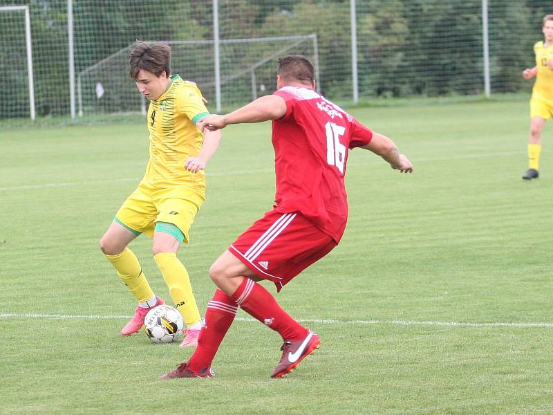 Fotbalisté Zborovic B (v červeném) ovládli 1. kolo III. třídy OFS Kroměříž v Bezměrově, kde porazili domácí 4:0.