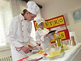 V kroměřížské Střední škole hotelové a služeb se ve středu 13. dubna 2011 konal pátý ročník celostátní soutěže kuchařských dovedností ve studené kuchyni žáků odborných učilišť.
