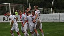 Fotbalisté Kroměříže (červenobílé dresy) ve 2. kole MOL Cupu vyzvali prvoligový Baník Ostrava.