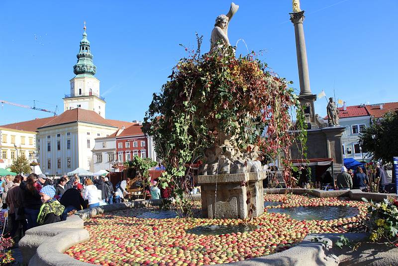 Jablečný den a farmářské trhy na Velkém náměstí v Kroměříži, 16. října 2021